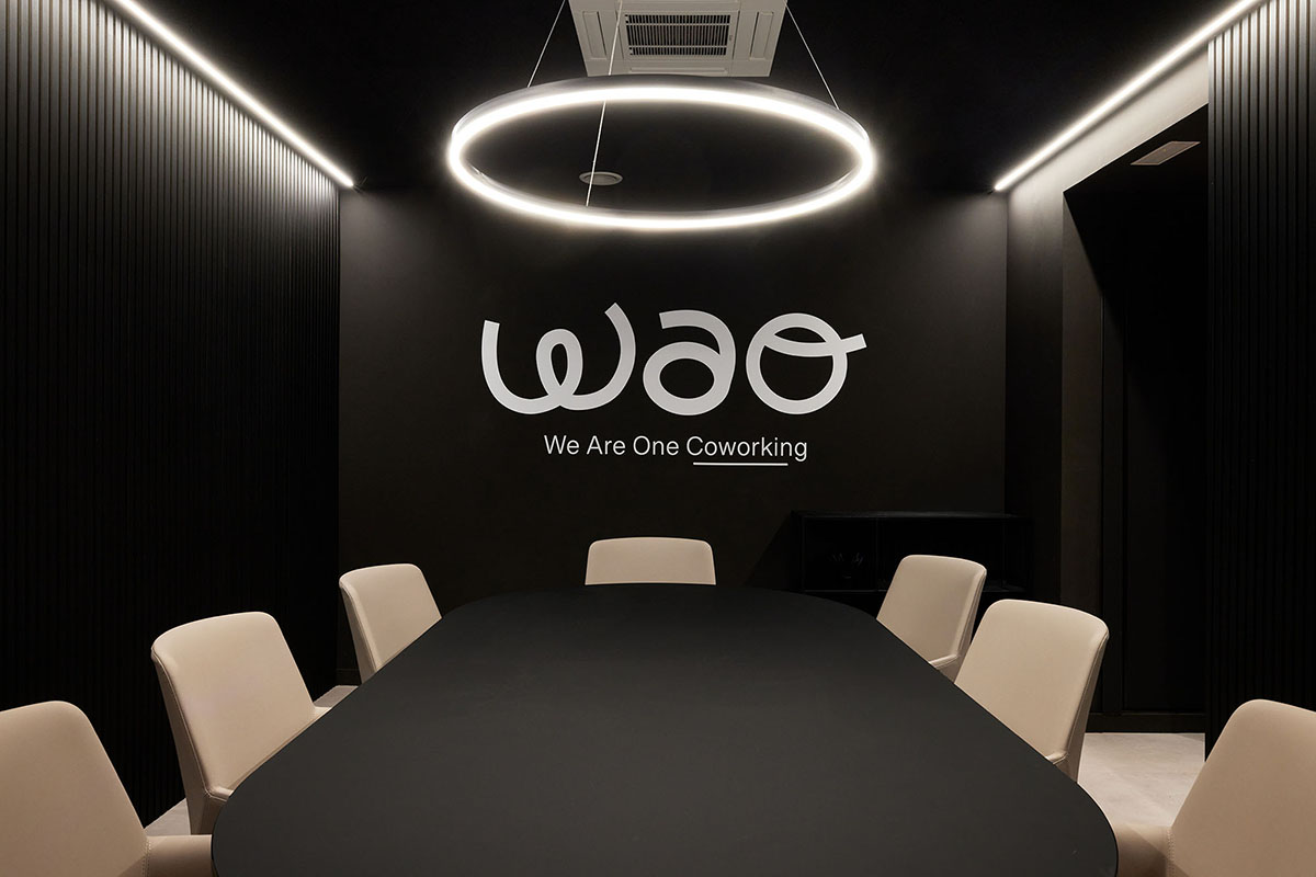 Sala Principal de Grabación - Vista panorámica del estudio con equipamiento profesional